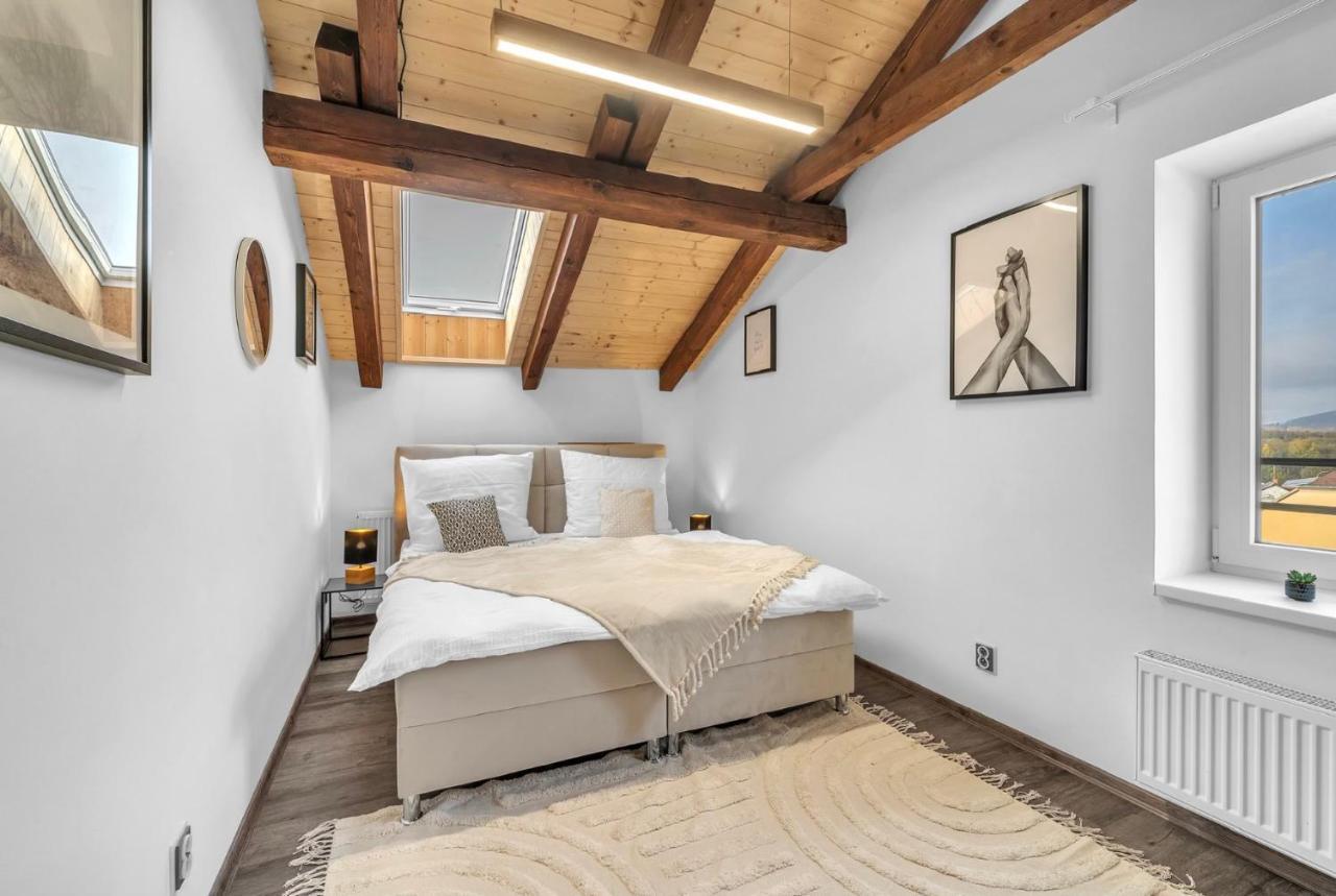Hotel U Krale Jiriho Stráž pod Ralskem 외부 사진